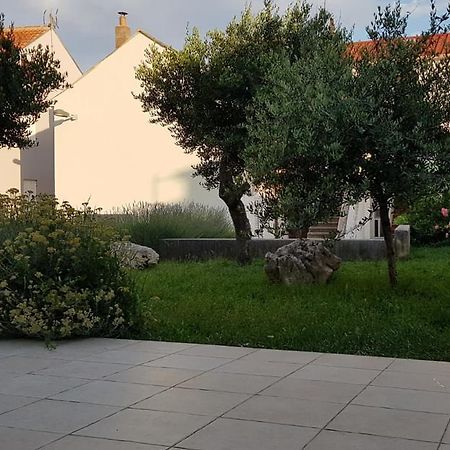 Sobe Zeneral Hotel Novalja Exterior foto