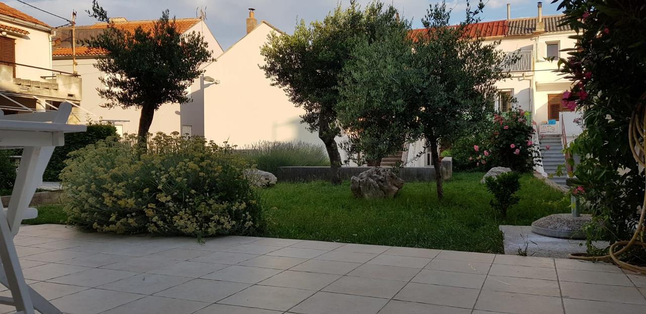 Sobe Zeneral Hotel Novalja Exterior foto